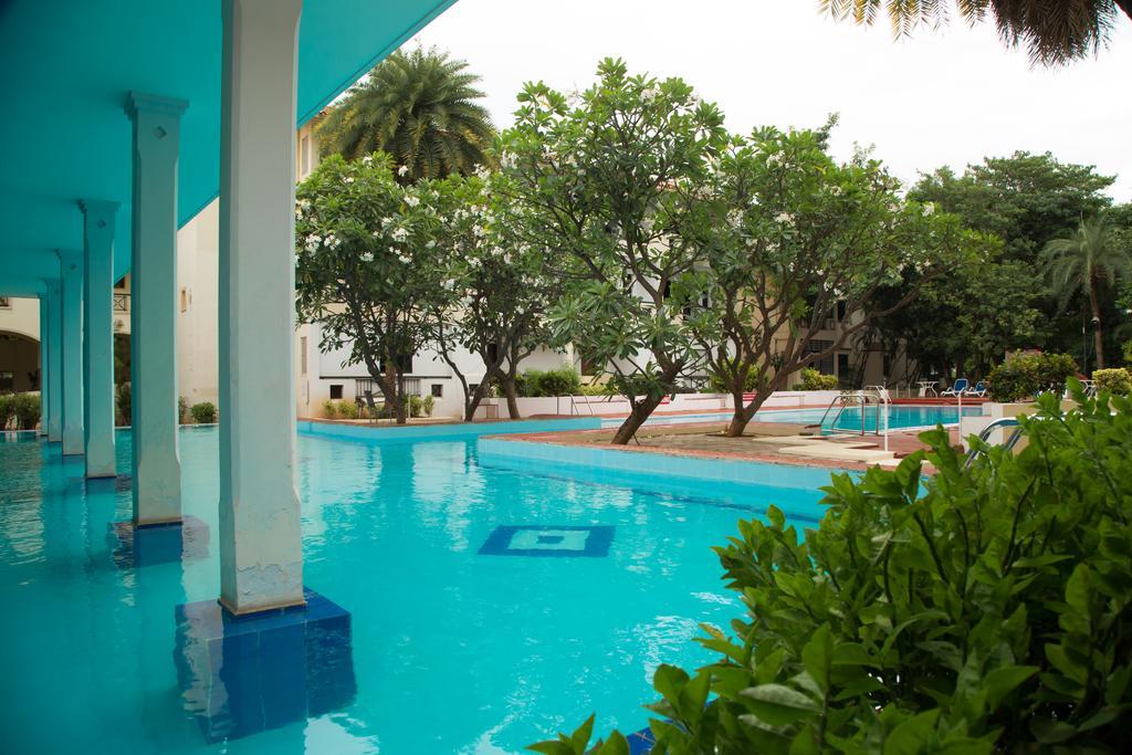 Velan Hotel Greenfields Tiruppur Buitenkant foto